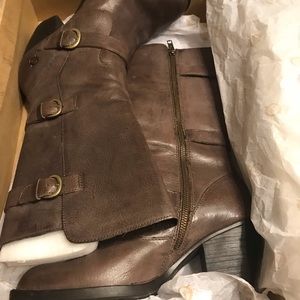 Women Size 9.5 Born Boots practically new!